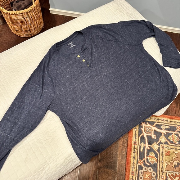 Two long sleeve Goodfellow T shirts - Picture 3 of 6